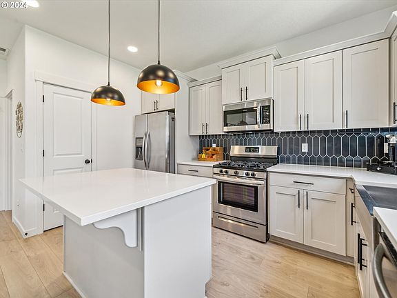 4th image of 1103 S 31st Ave