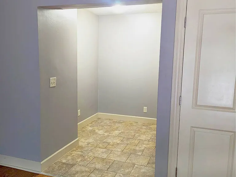 Dining room at Auburn Apartments.