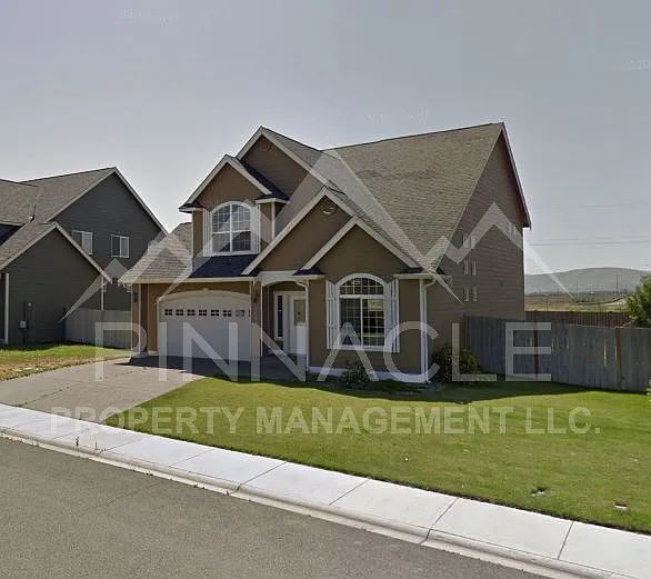 4 bed, 2.5 bath, 2393 sqft, $2,800 — Photo 1