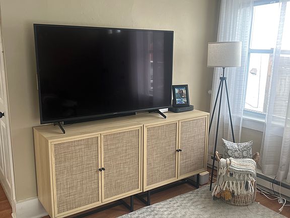 4th image of 11 Sanford St #2