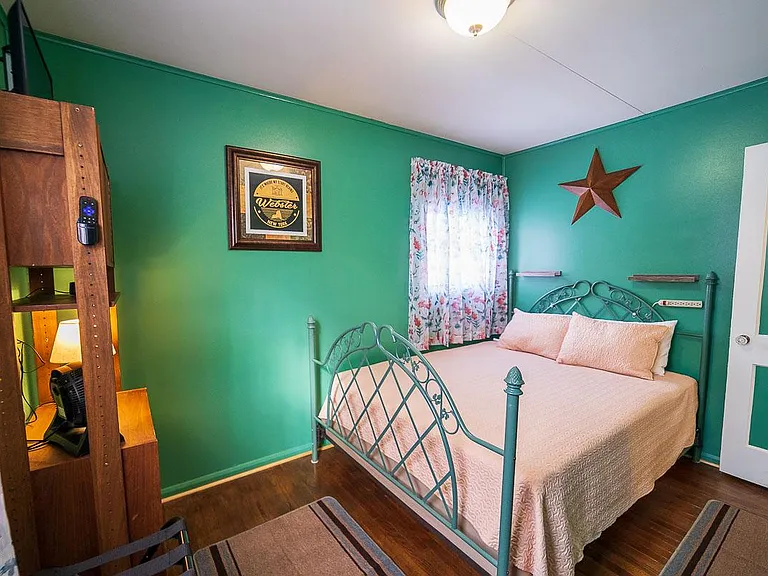 124 Iroquois St — Photo 7