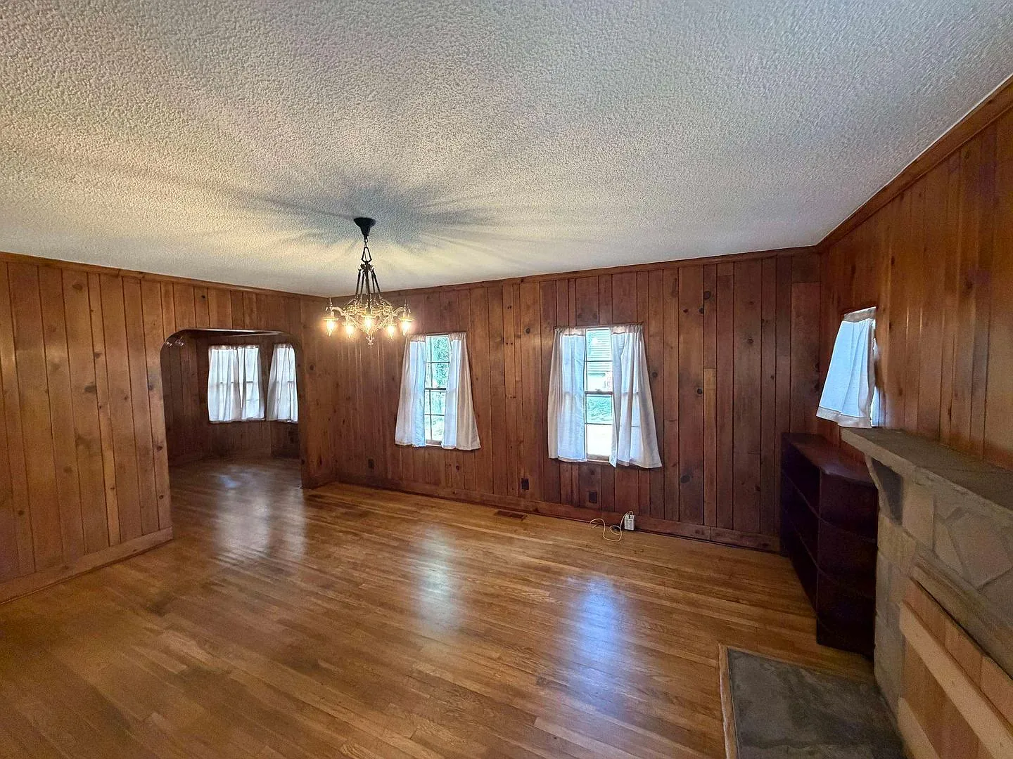 Character Home In Revitalized South Knoxville Neighborhood — Photo 3