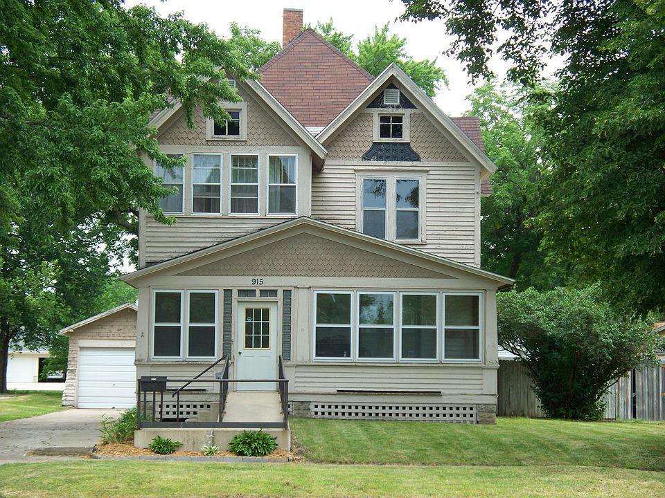 1st image of 915 1st Ave N