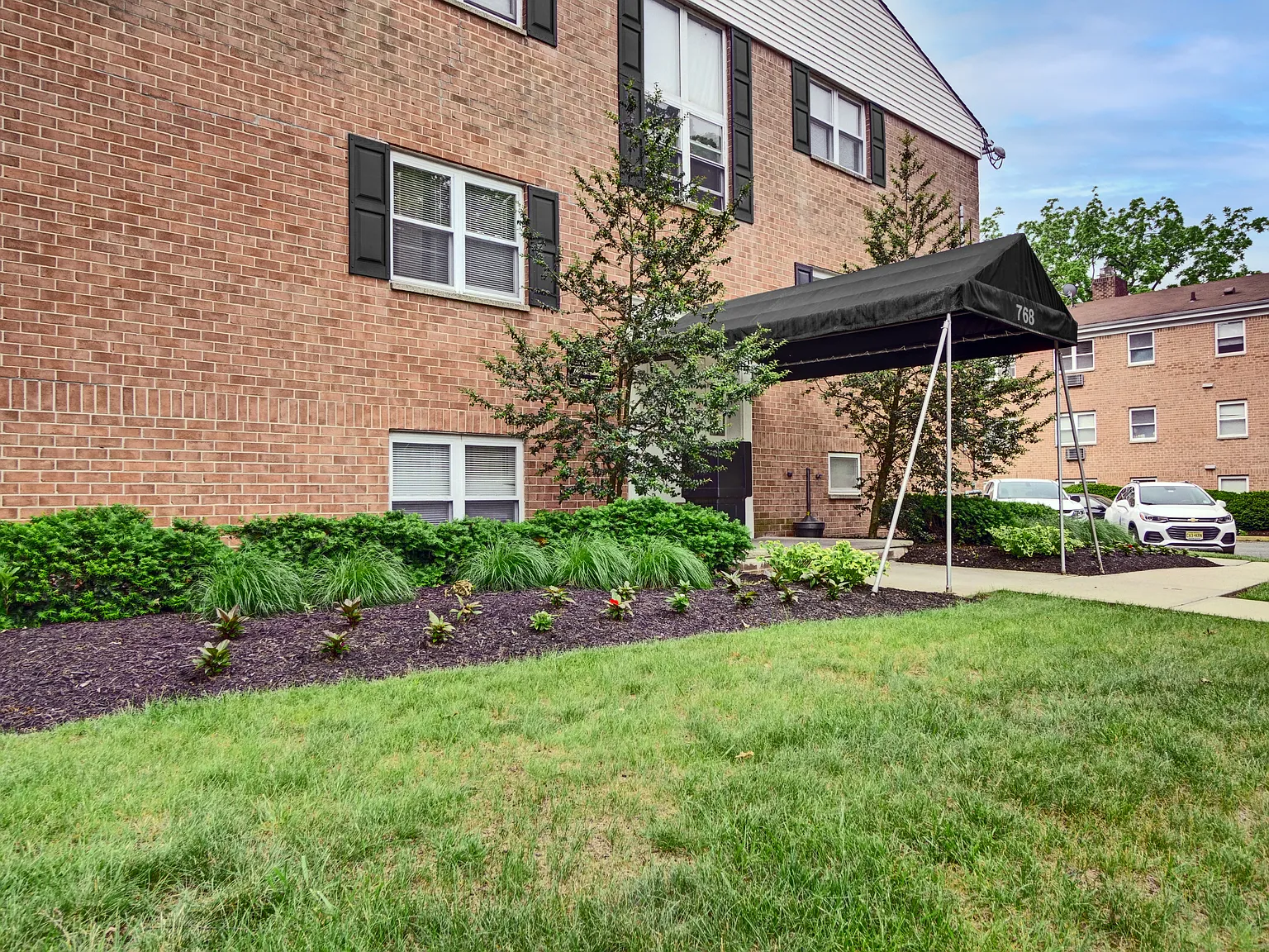 Hamilton Apartments — Photo 4