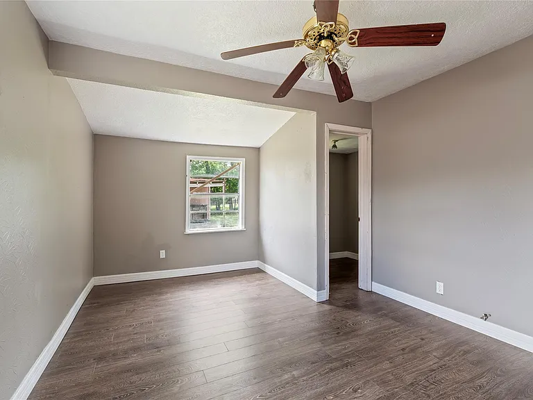 718 E Belmont St — Photo 25
