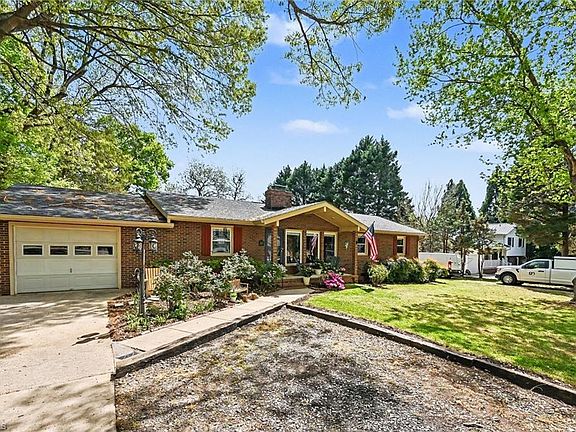 5th image of 1012 Arthur Dr
