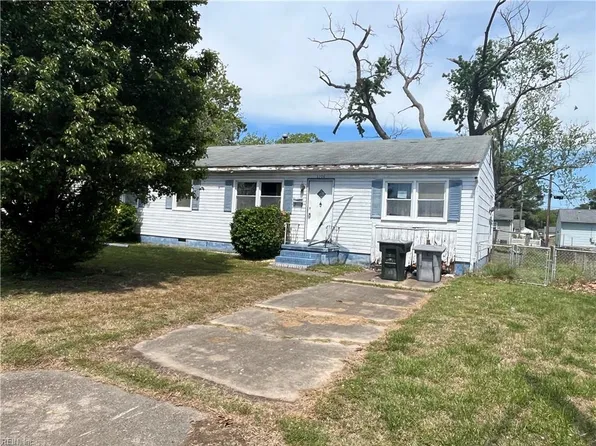 8508 Kennedy Dr, Hampton, VA 23605
