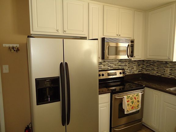 5th image of 3810 Jamestown Dr