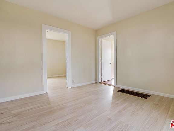 3rd image of 200 E 120th St
