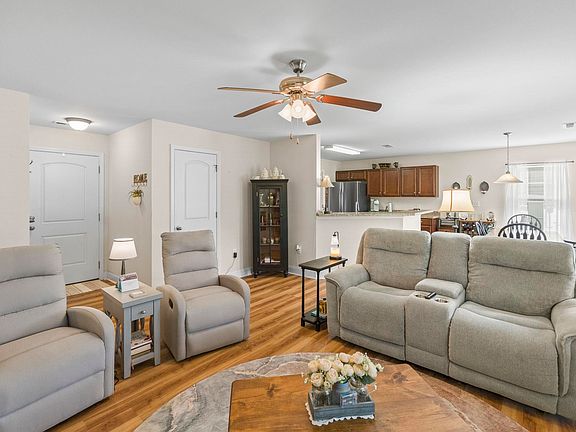 5th image of 388 Blue Rock Dr.