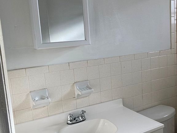 5th image of 2527 Washington Pike APT C5