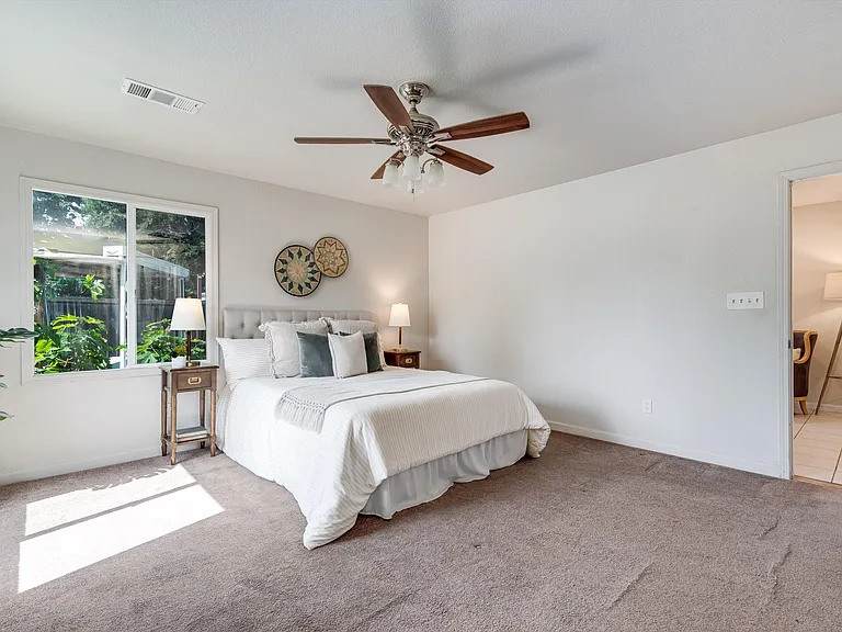 2030 W Lincoln Ave — Photo 28