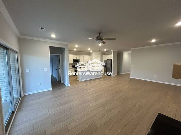 4th image of 207 Stockyard Cir