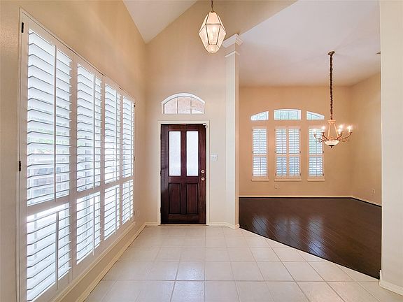 3rd image of 4106 Creek Ridge Ln