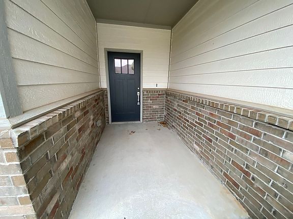3rd image of 504 Martina Ln