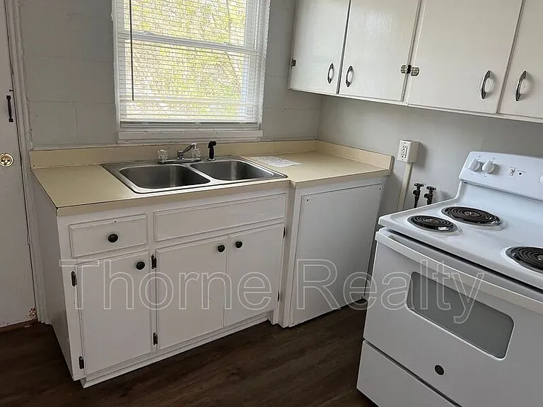 432 Dexter St — Photo 2