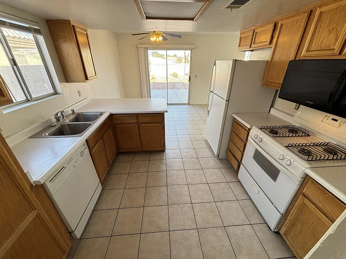 Building Photo - 8144 Hydra Ln