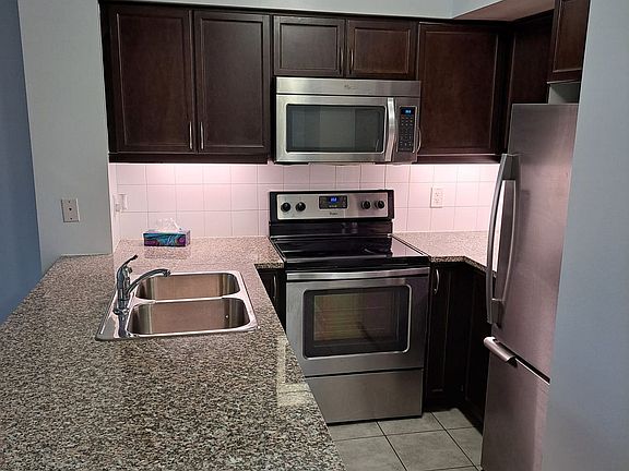 4th image of 19 Grand Trunk Cres #1503