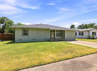 117 Leslie St, Bonham, TX 75418