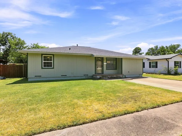 117 Leslie St, Bonham, TX 75418