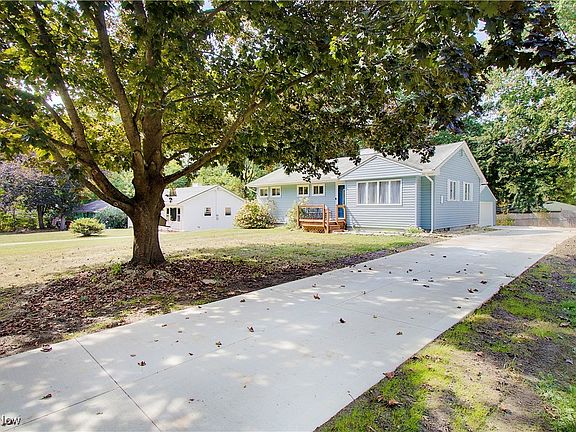 3rd image of 524 Long Dr