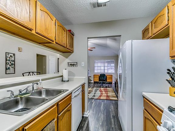 5th image of 10915 Olivewood Dr