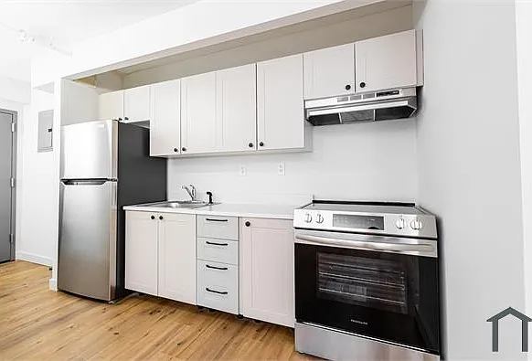 4 bed, $3,856 — Photo 3