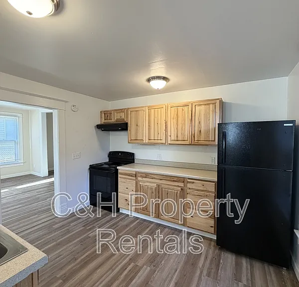 32 Custer Ave #1 — Photo 6