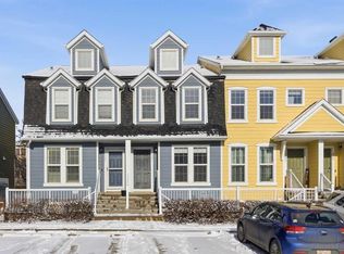 525 McKenzie Towne Close SE, Calgary, AB T2Z 1A8