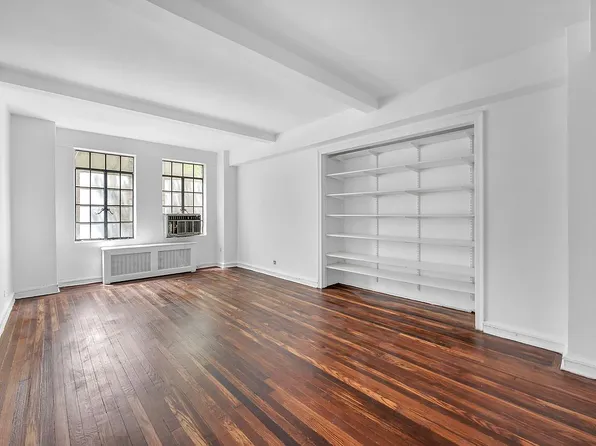 320 E 42nd St APT 516, New York, NY 10017