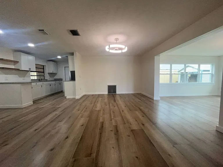 329 W Arlington St — Photo 16