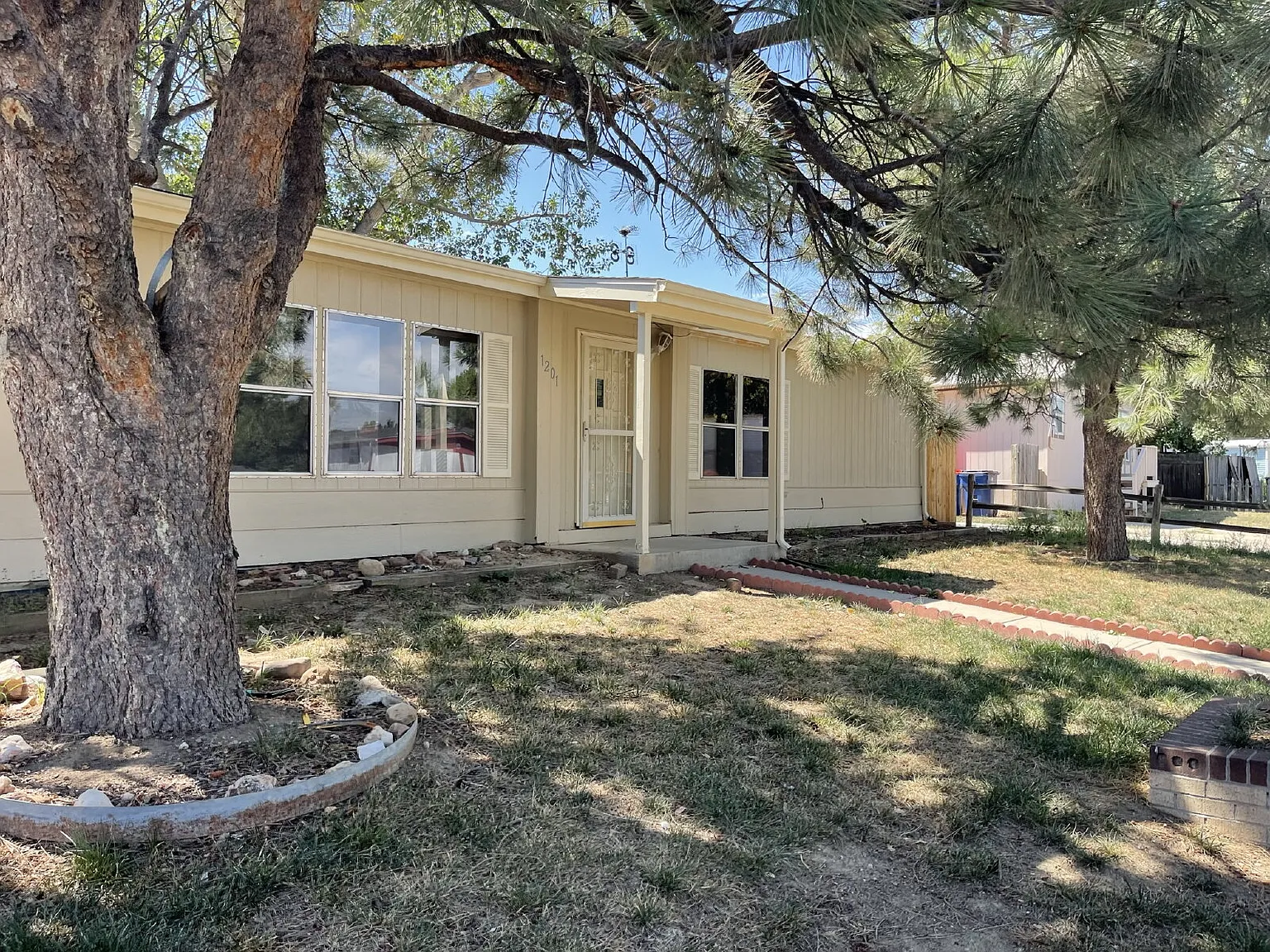3 bed, 2.0 bath, 1675 sqft, $2,295 — Photo 3