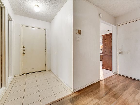 3rd image of 2523 Beverly Hills Ln