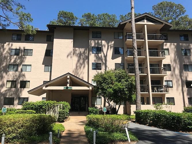 1st image of 300 Woodhaven Dr