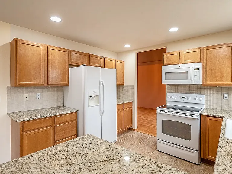 402 E Tanglewood Dr — Photo 24