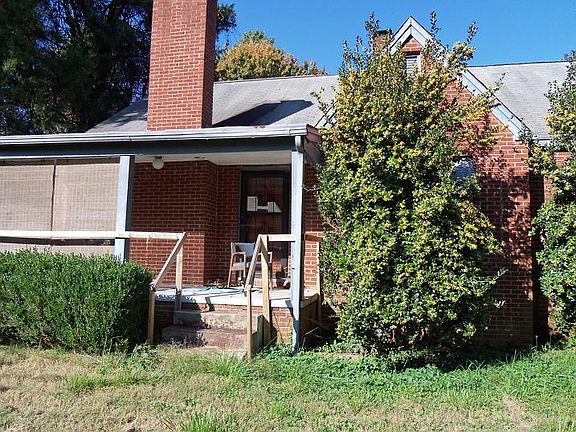 2nd image of 327 Dogwood Cir