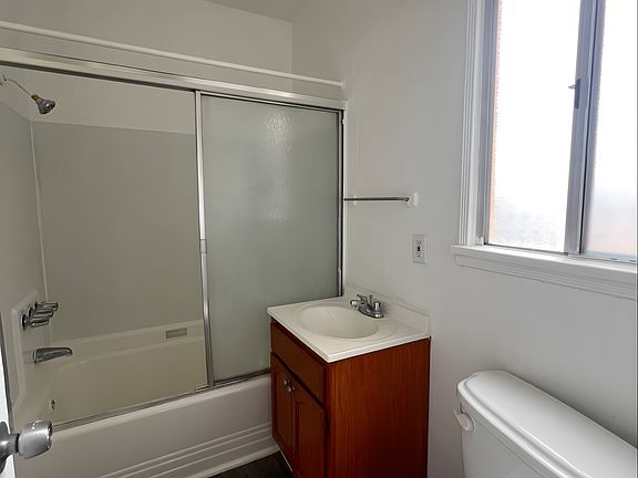 5th image of 935 W 61st St #927