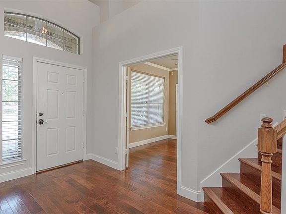 5th image of 2597 Blackstone Dr