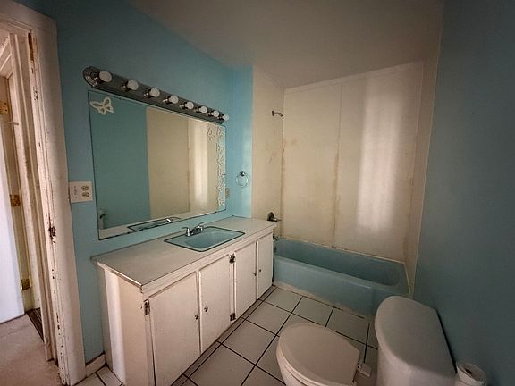 5th image of 611 Litchfield St