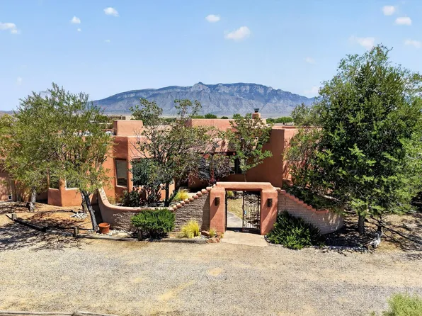 105 Keira Ct, Corrales, NM 87048