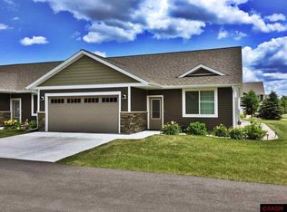 224 Castle Pines Dr, Mankato, MN 56001
