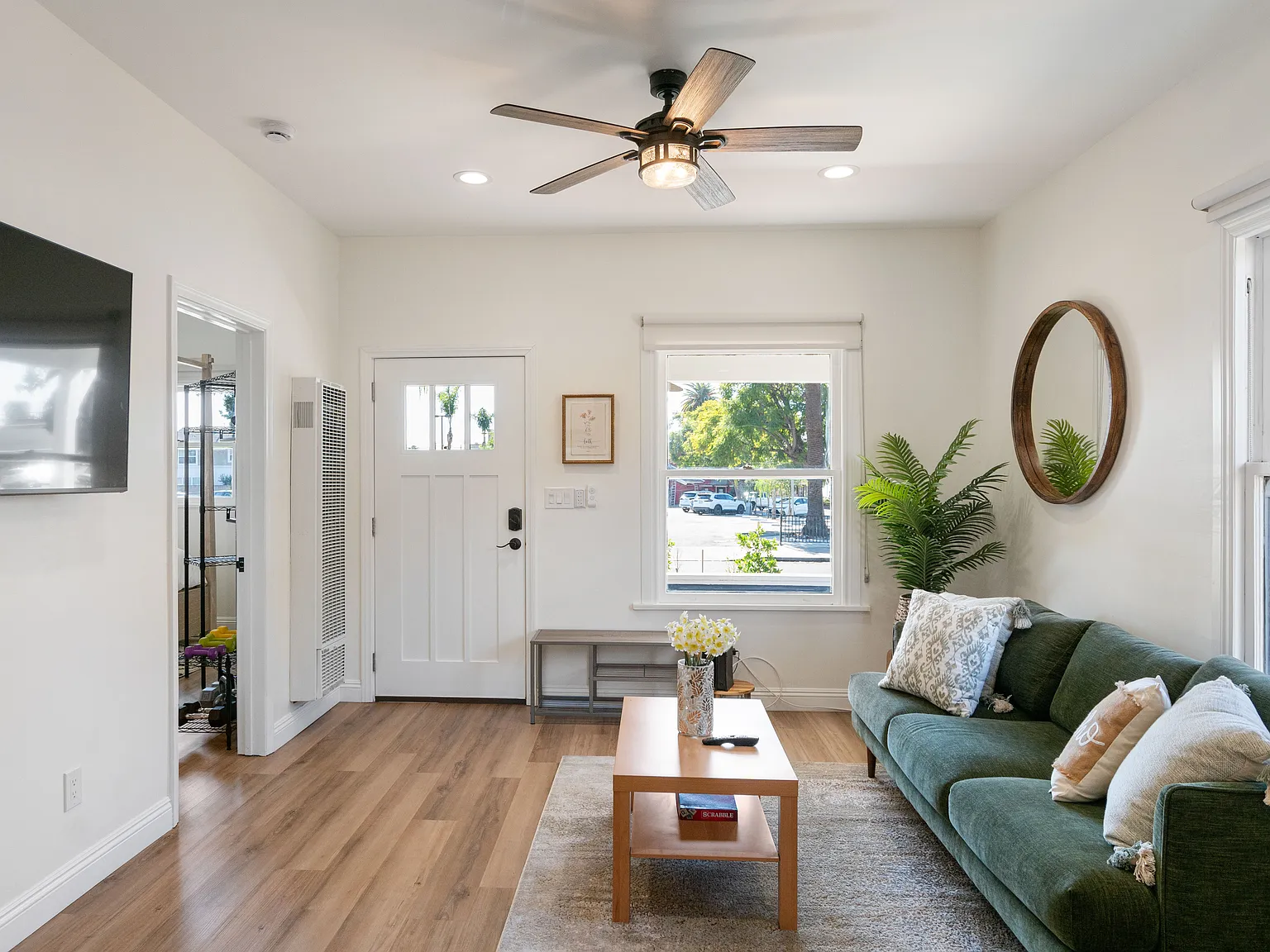 2 bed, 800 sqft, $2,500 — Photo 3