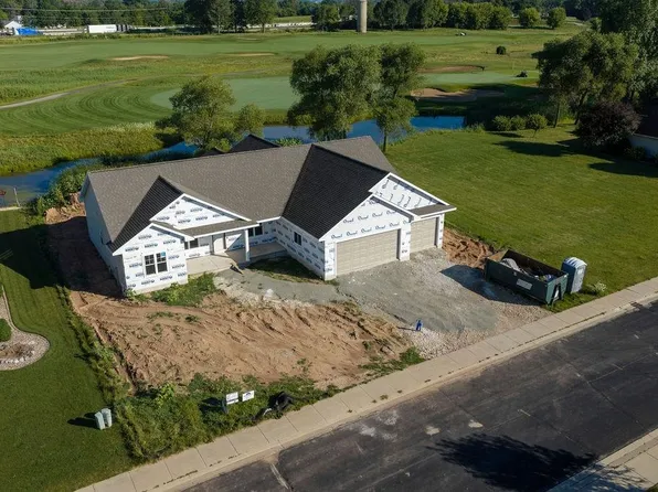 550 Royal Saint Pats Dr, Wrightstown, WI 54180