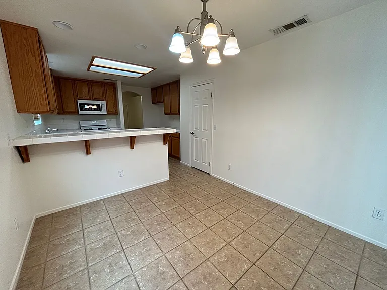 2416 W Valley Vis — Photo 10