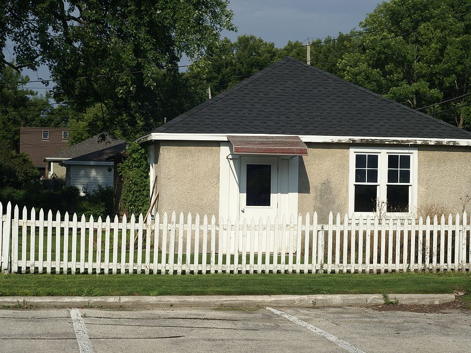 2nd image of 122 Grafton Ct