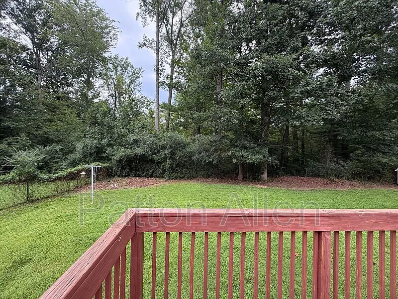 3 bed, 2.0 bath, 1200 sqft, $1,800 — Photo 4
