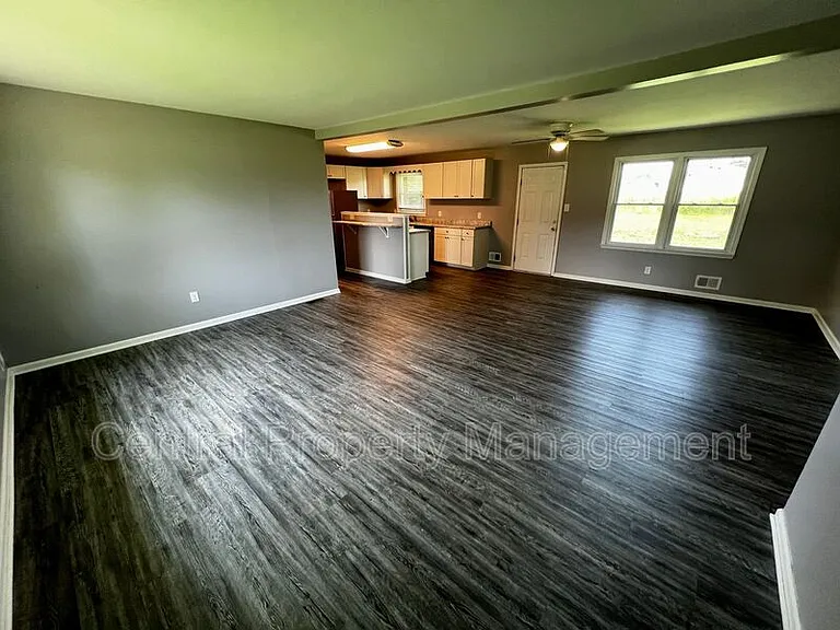 104 Madison Cir — Photo 4
