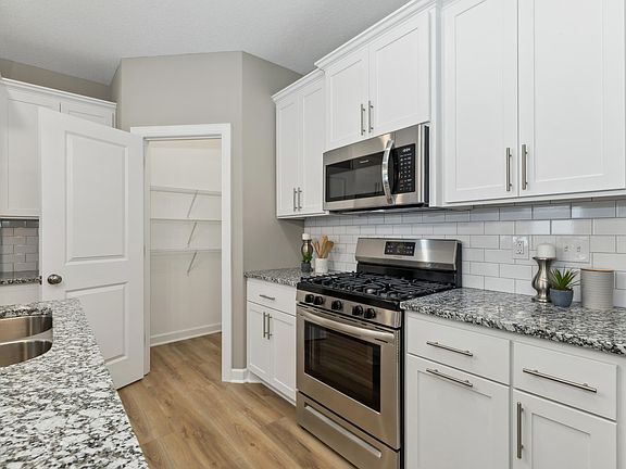 5th image of 13837 Oakwood Dr