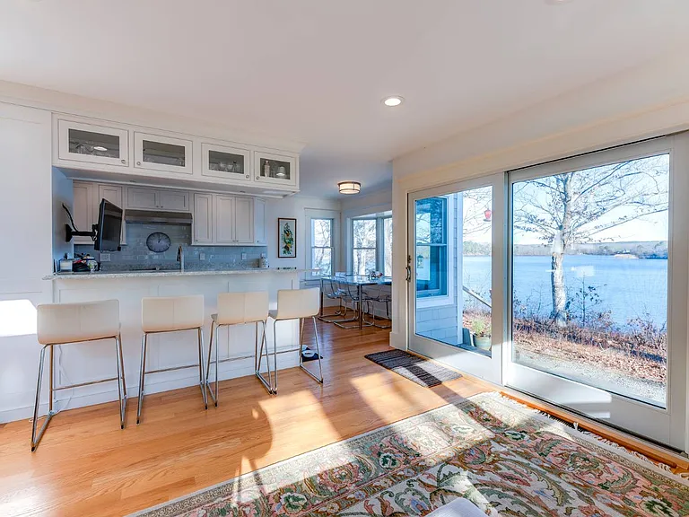 22 Wolf Swamp Ln — Photo 6