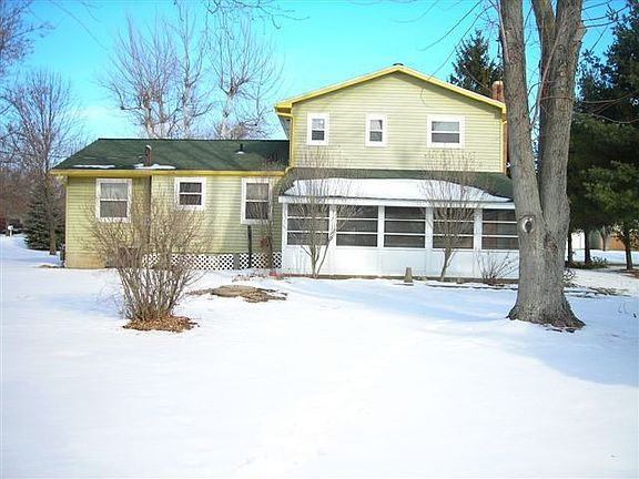 2nd image of 122 Meadow Dr SW